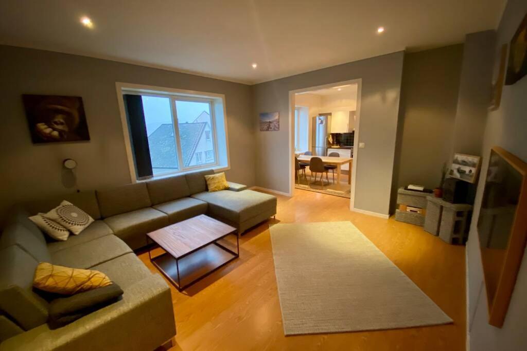 Nice And Central Apartment In Quiet Area Ålesund Exteriör bild