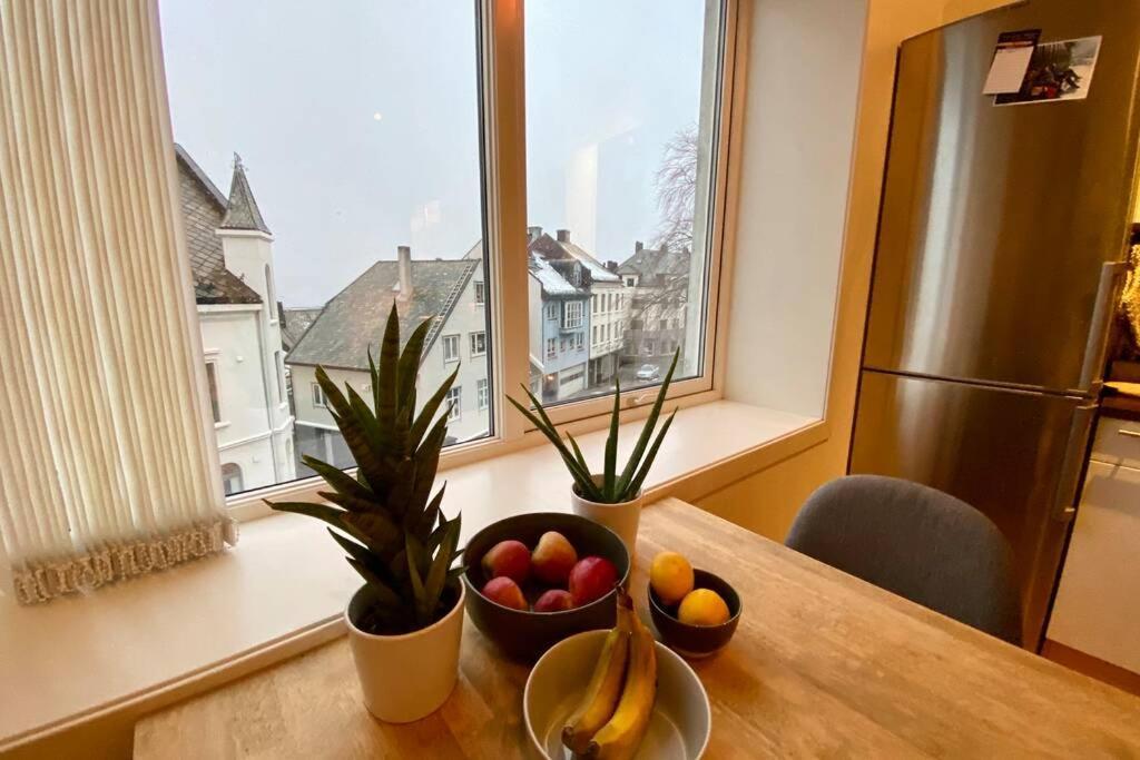 Nice And Central Apartment In Quiet Area Ålesund Exteriör bild